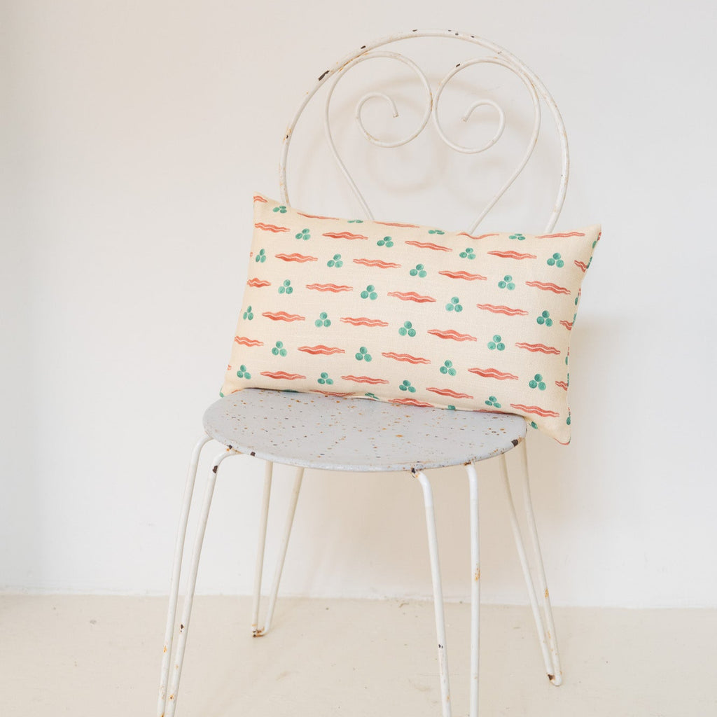 Cojín 'El Rodat' beige con rojos y verdes 30x50