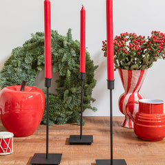 Candelabro de metal negro alto