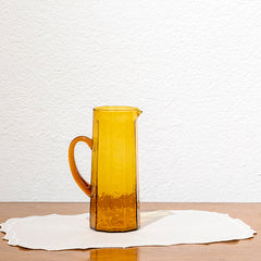 Jarra de vidrio ámbar martillado