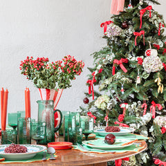 Jarra de vidrio verde martillado