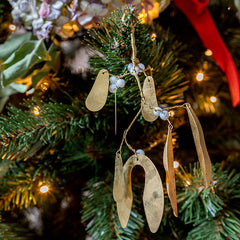 Colgante de muérdago de latón