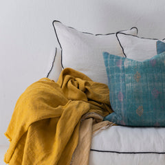 Plaid de lino lavado crepé color mostaza 140x250