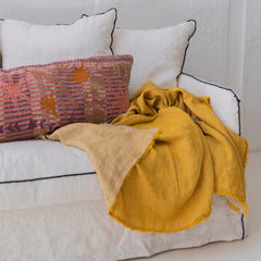 Plaid de lino lavado crepé color mostaza 140x250