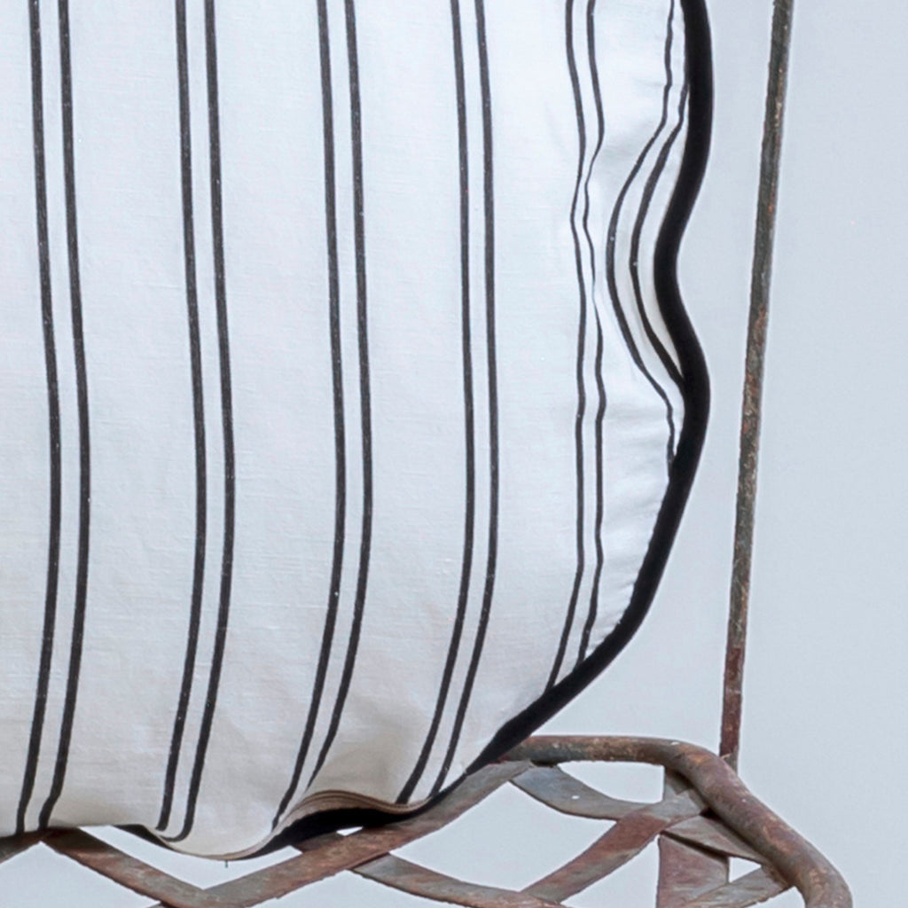 Cojín circular de naipes y rayas verde