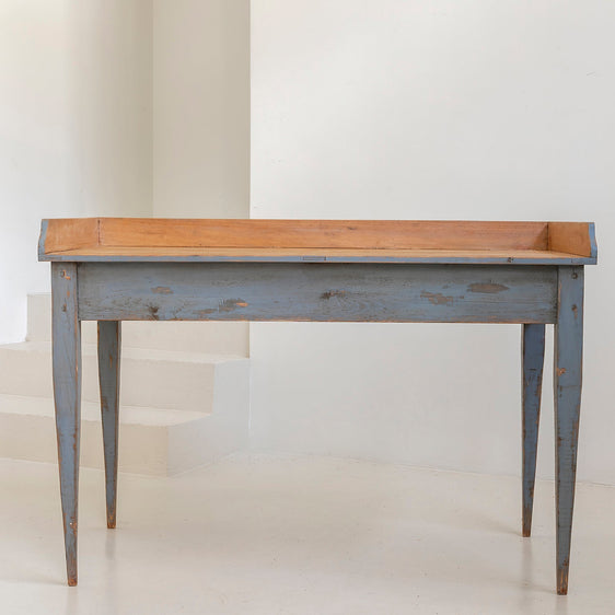 Escritorio tapa madera y base azul