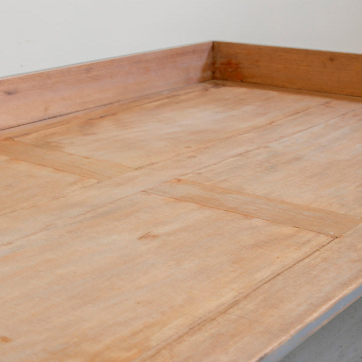 Escritorio tapa madera y base azul