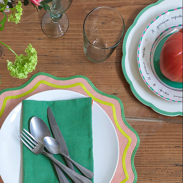 Plato de postre onditas con filo verde