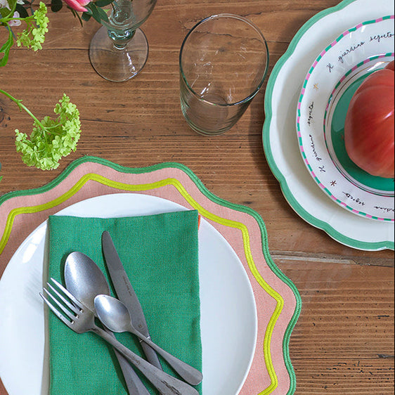 Plato de postre onditas con filo verde