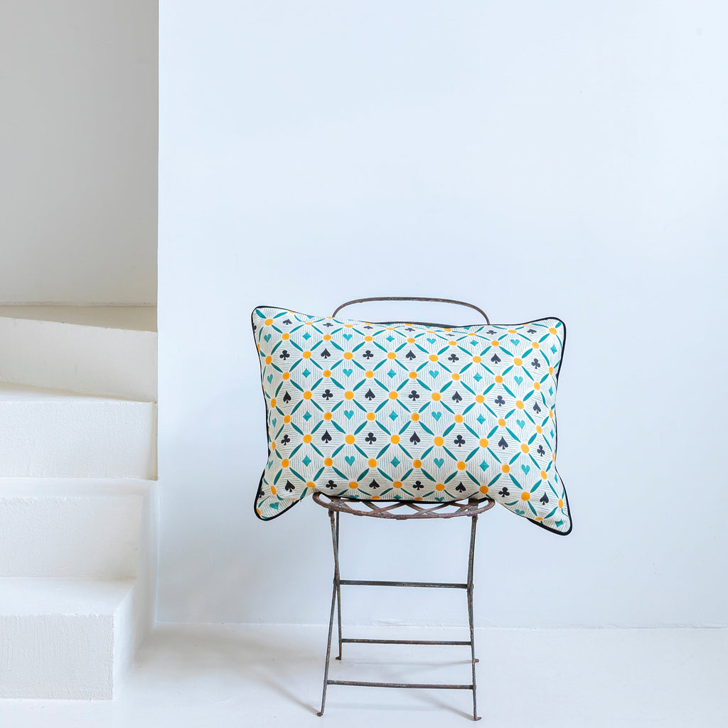 Cojín rectangular de naipes y rayas verde