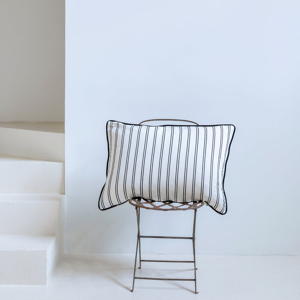 Cojín rectangular de naipes y rayas verde