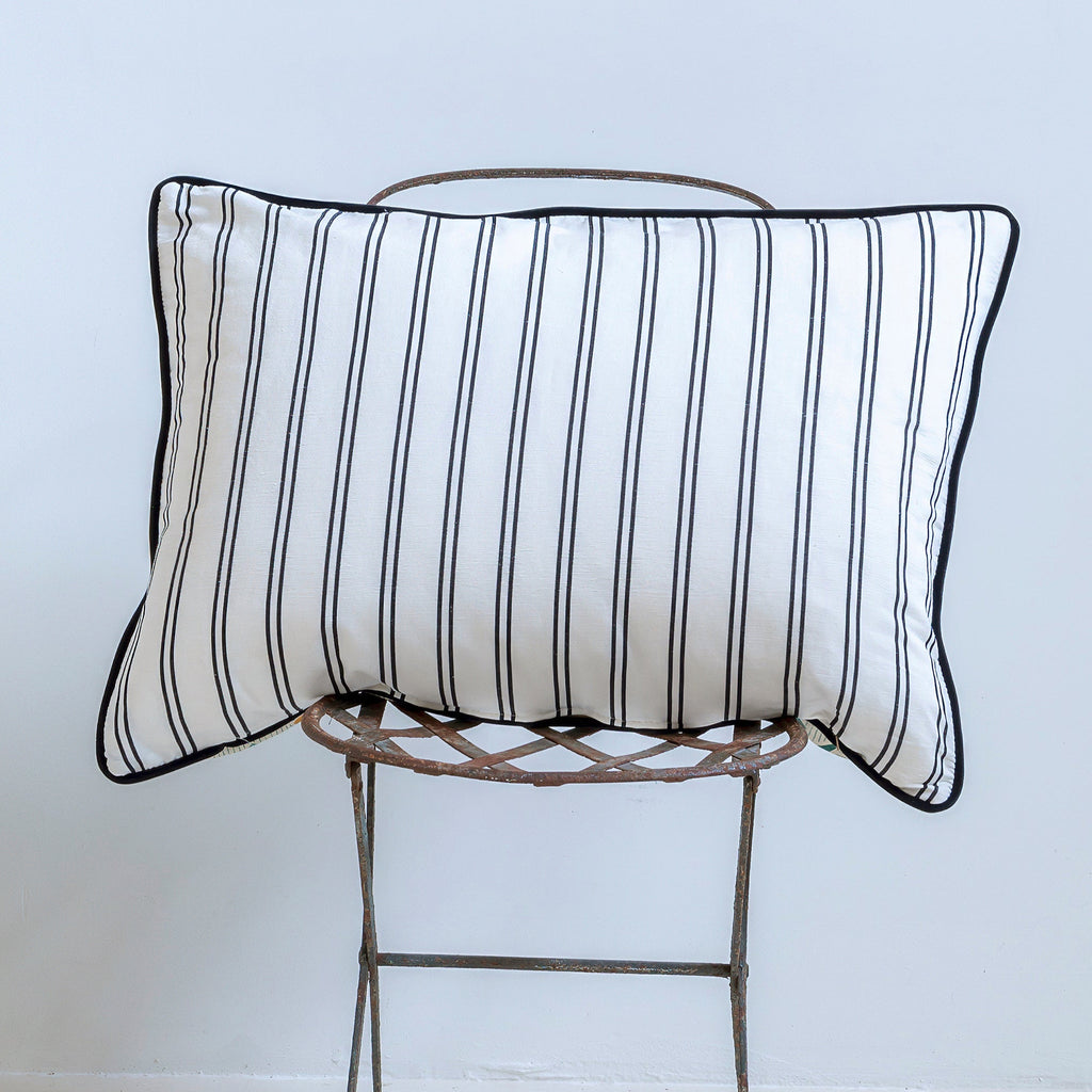 Cojín rectangular de naipes y rayas verde