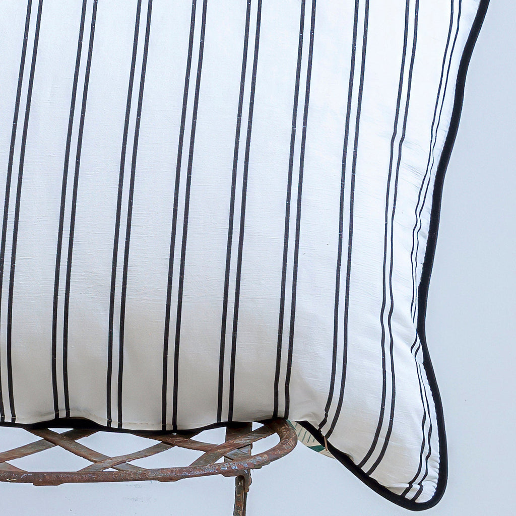 Cojín rectangular de naipes y rayas verde