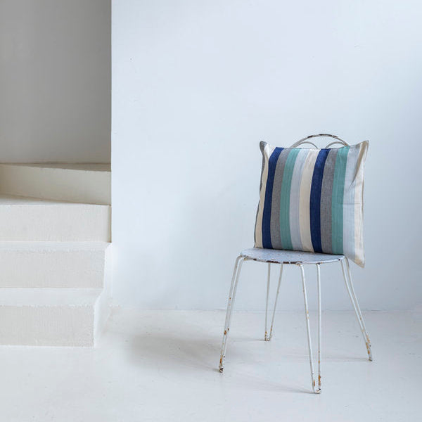 Cojín cuadrado de algodón de rayas turquesa, azul y negro x Tensira