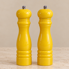 Juego de salero y pimentero clásico en color amarillo