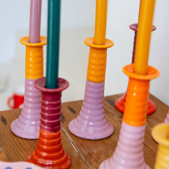 Candelabro 'Marcelo’ rosa claro y amarillo