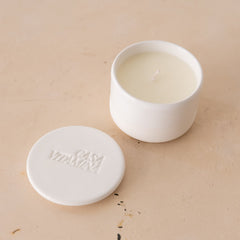 Vela artesanal blanca olor a jazmín