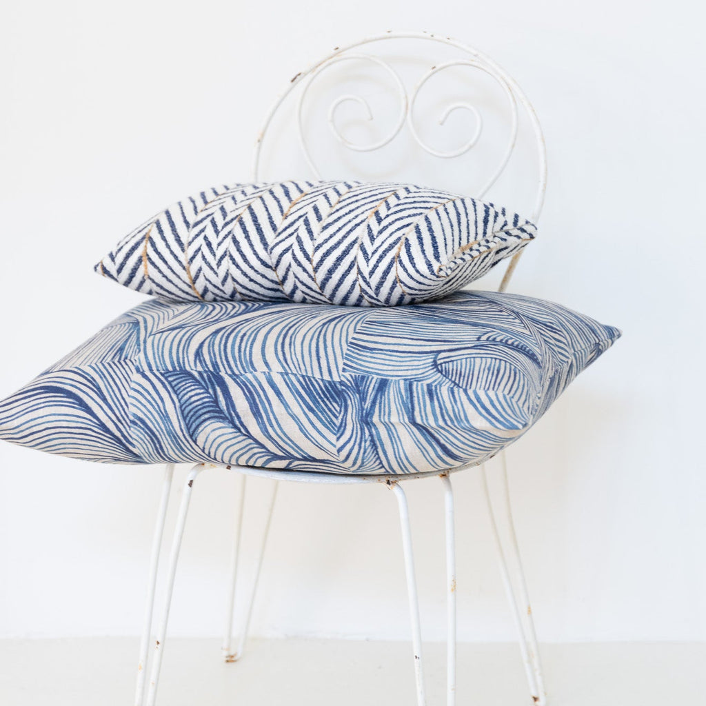 Cojín 'La Nao' estampado ondas azul 50x70