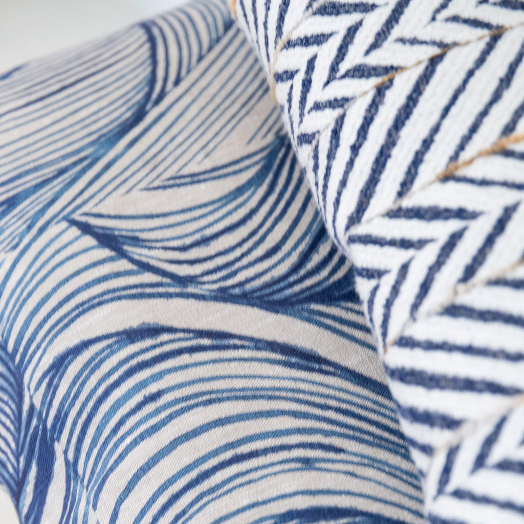 Cojín 'La Nao' estampado ondas azul 50x70