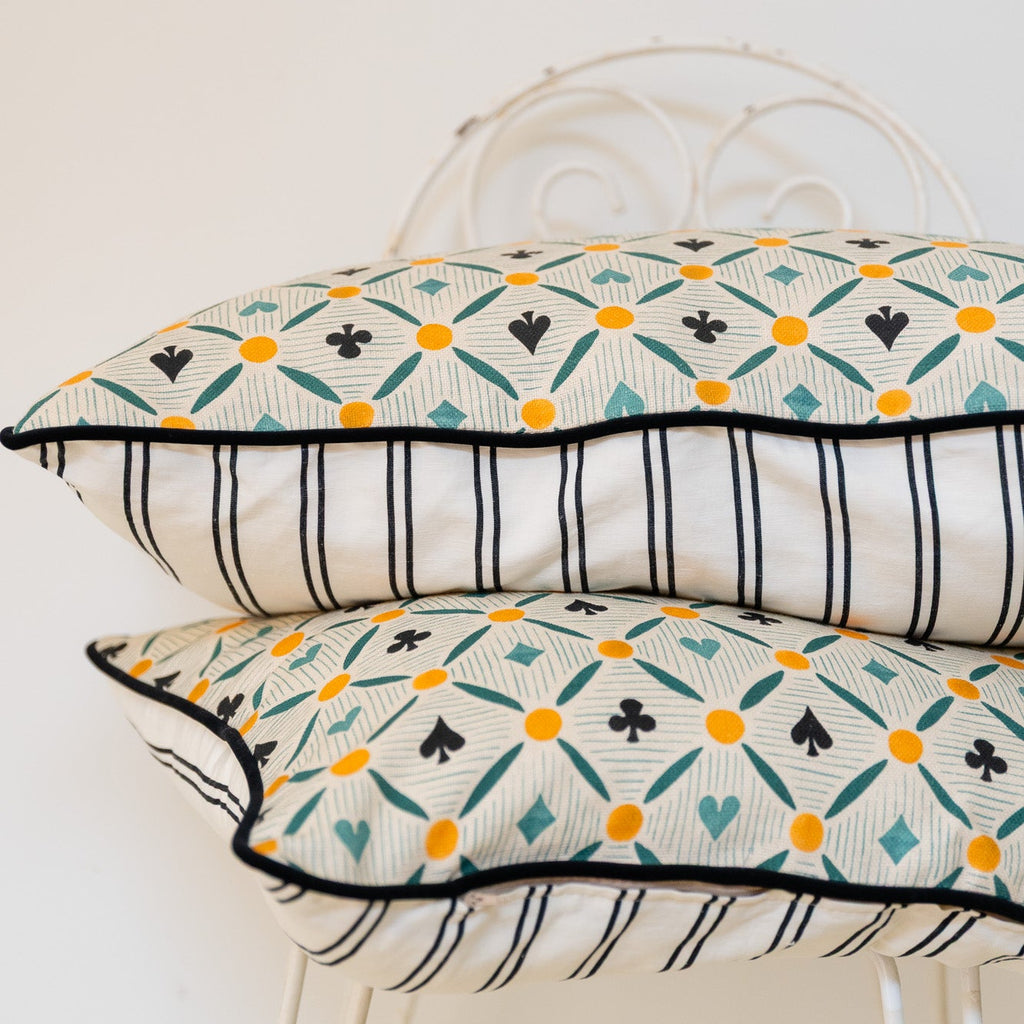 Cojín rectangular de naipes y rayas verde