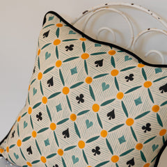 Cojín cuadrado de naipes y rayas verde