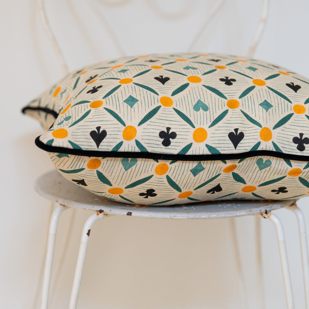 Cojín cuadrado de naipes y rayas verde