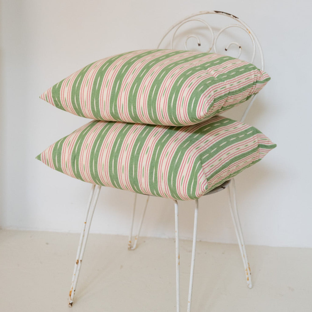 Cojín 'Riurau' ikat de rayas verdes y rosas 55x55