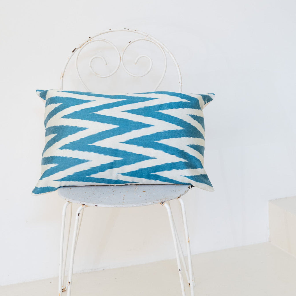 Cojín de seda ikat 'Zigzag'