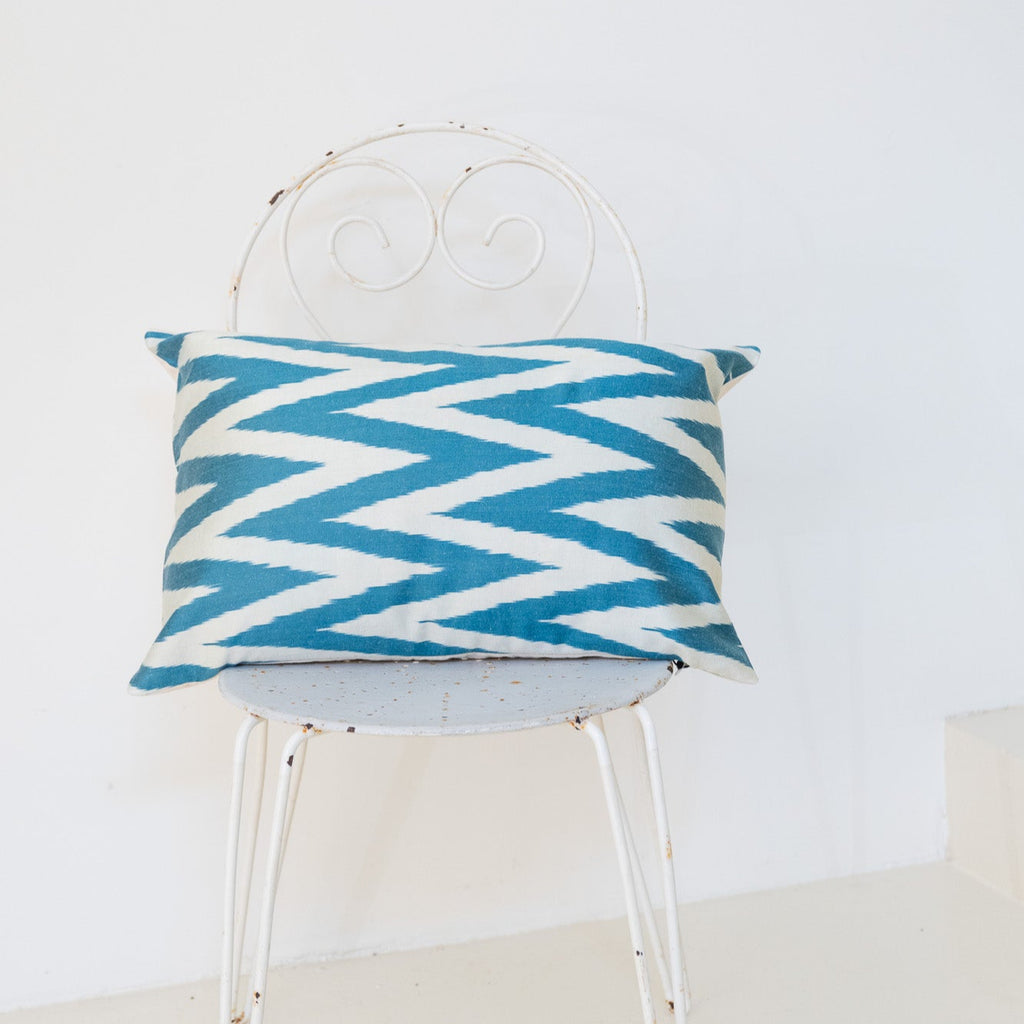 Cojín de seda ikat 'Zigzag'