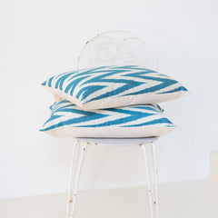 Cojín de seda ikat 'Zigzag'