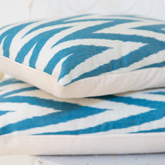 Cojín de seda ikat 'Zigzag'