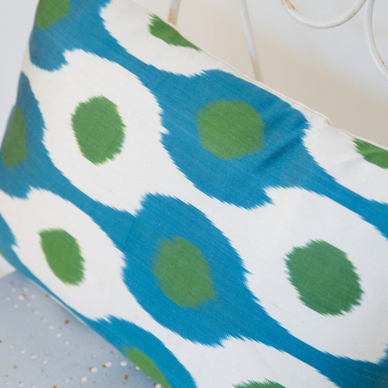 Cojín de seda ikat 'Pavo Real'