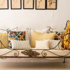 Cojín 'Cala Blanca' ikat rayitas coral 30x50