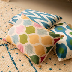 Cojín de seda ikat 'Zigzag'