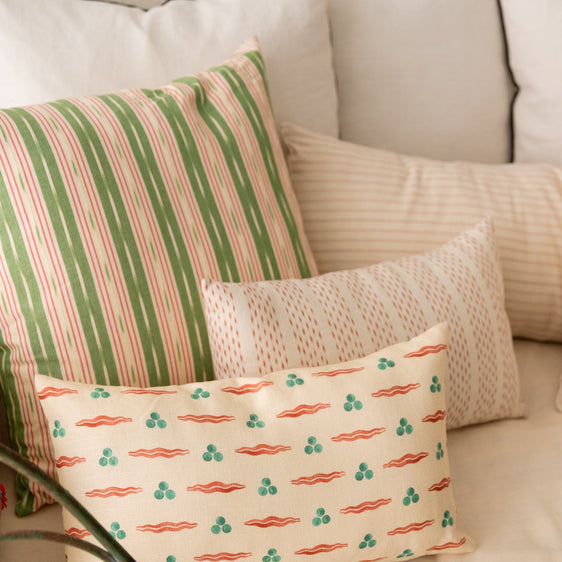 Cojín 'Riurau' ikat de rayas verdes y rosas 55x55