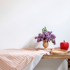 Mantel de algodón resinado 'Bauhaus' con rayas rosa y cenefa piedra