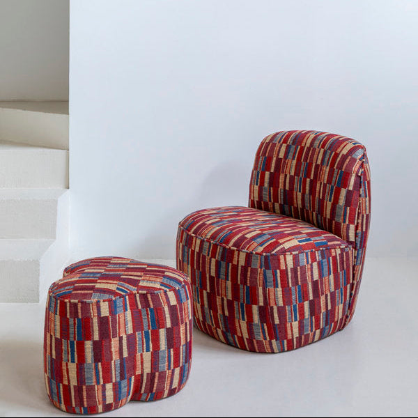 Puf tapizado 'Fez' estampado en colores rojizos, azules y beige