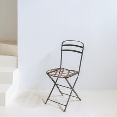 Silla de jardín en hierro calado oxidado