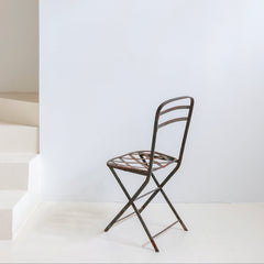 Silla de jardín en hierro calado oxidado