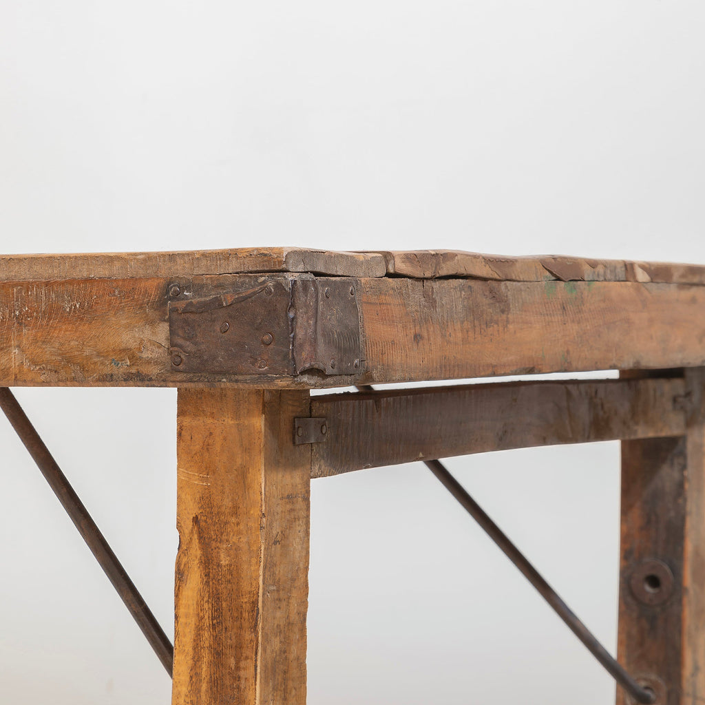 Mesa plegable de madera y hierro