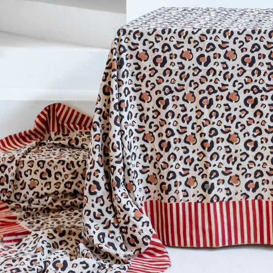 Mantel 'animal print' negro