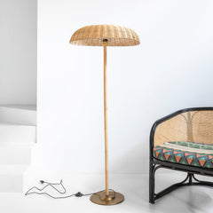 Lámpara de pie de ratán