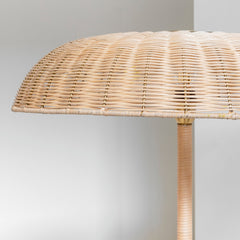 Lámpara de pie de ratán