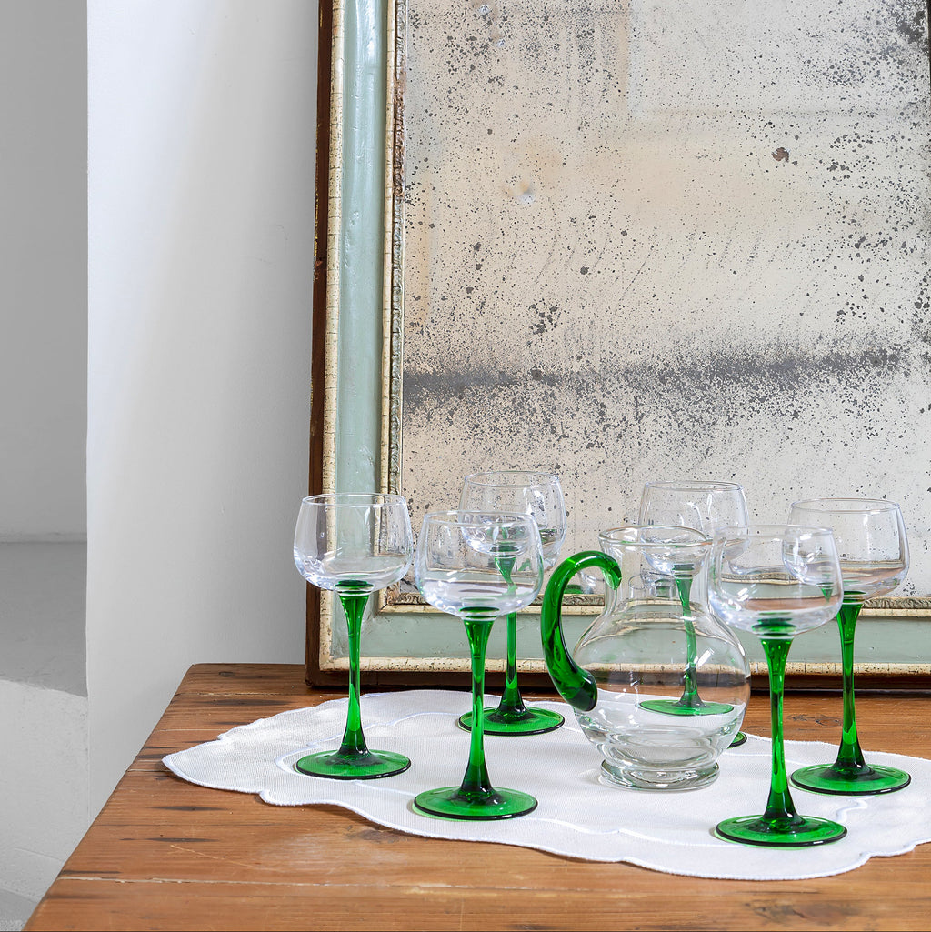 Juego de copas y jarra vintage de cristal transparente y pie verde