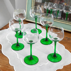 Juego de copas y jarra vintage de cristal transparente y pie verde