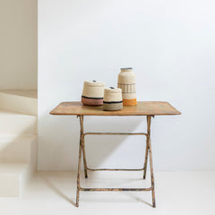 Dúo de cestas con tapa de fibra en teja y verde