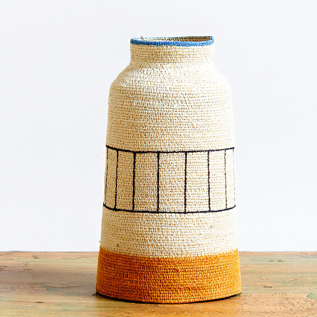 Cesto de fibra en color almendra y naranja