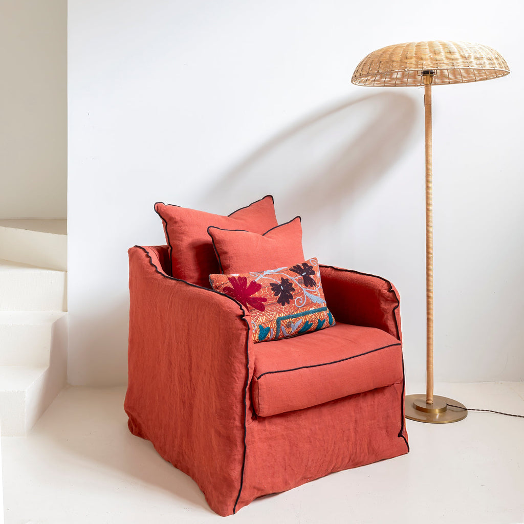 Lámpara de pie de ratán