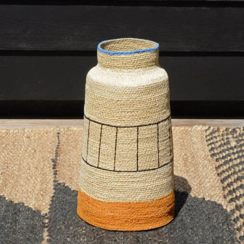 Cesto de fibra en color almendra y naranja